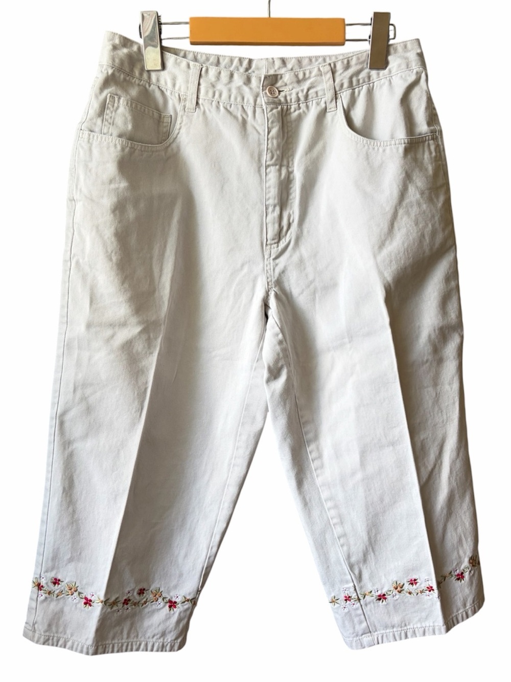 Easy Wear Embroidered Capri Pants White Floral Crop Pants Cottagecore Summer